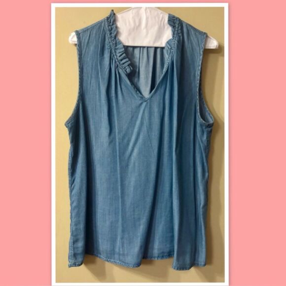 Women’s Time and Tru Denim Tunic - Picture 1 of 2